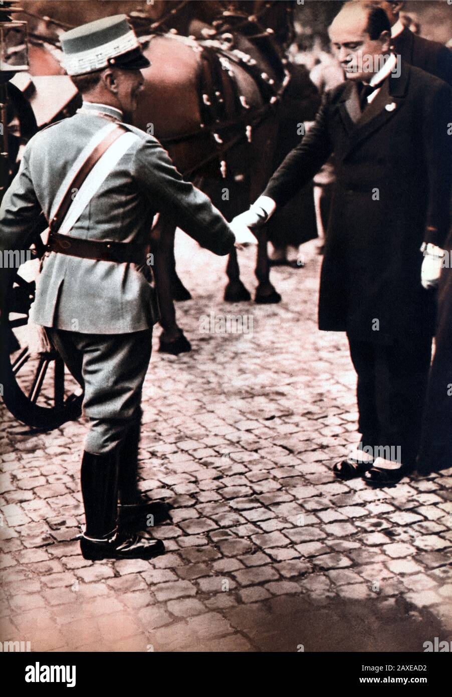 1922 , ROMA , ITALIE : Le fasciste italien Duce BENITO MUSSOLINI ( Predappio, 29 juillet 1883 – Giulino di Mezzegra, 28 avril 1945 ) Rencontrez le roi d'Italie VITTORIO EMANUELE III di SAVOIA juste après la MARCIA SU ROMA - portrait - POLITICA - POLISO - ITALIA - POLITIC - portrait - ITALIE - FASSISMO - FASCISME - FASSISTA - ITALIA -- Archivio GBB Banque D'Images