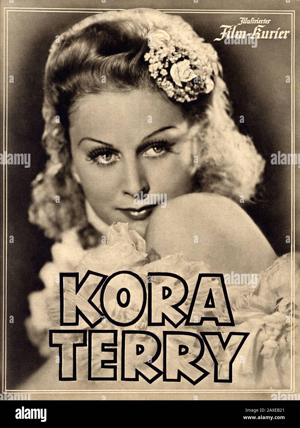 1940 , ALLEMAGNE : la célèbre actrice hongroise MARIKA ROKK ( 1913 - 2004 ) à KORA TERRY de Georg Jacoby , d'un roman de Hans Caspar von Zobeltitz . Couverture du film ILLUSTRIERTE FILM-BUHNE , 1940 . À côté de sa carrière de cinéma, Marika Rokk est devenue l'une des chanteuses Operetta les plus célèbres d'Europe. Elle se produit sur scène jusqu'en 1986 .- ATTRICE - FILM - CINÉMA - portrait - ritratto - CINÉMA - FILM - locandina pubblicità aria cinematografica - POSTER -copertina - couverture - sourire - sorriso - blond - bionda - NAZISMO - NAZISME - UFA ---- Archivio GBB Banque D'Images