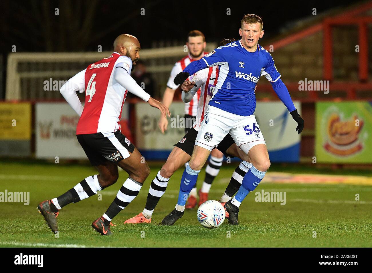 Exeter, Royaume-Uni. 11 février 2020. Exeter, ANGLETERRE - 11 FÉVRIER Nigel Atangana et Danny Rowe de Oldham Athletic lors du match de la Sky Bet League 2 entre Exeter City et Oldham Athletic au parc St James, Exeter, le mardi 11 février 2020. (Crédit: Eddie Garvey | MI News) la photographie ne peut être utilisée qu'à des fins de rédaction de journaux et/ou de magazines, licence requise à des fins commerciales crédit: Mi News & Sport /Alay Live News Banque D'Images