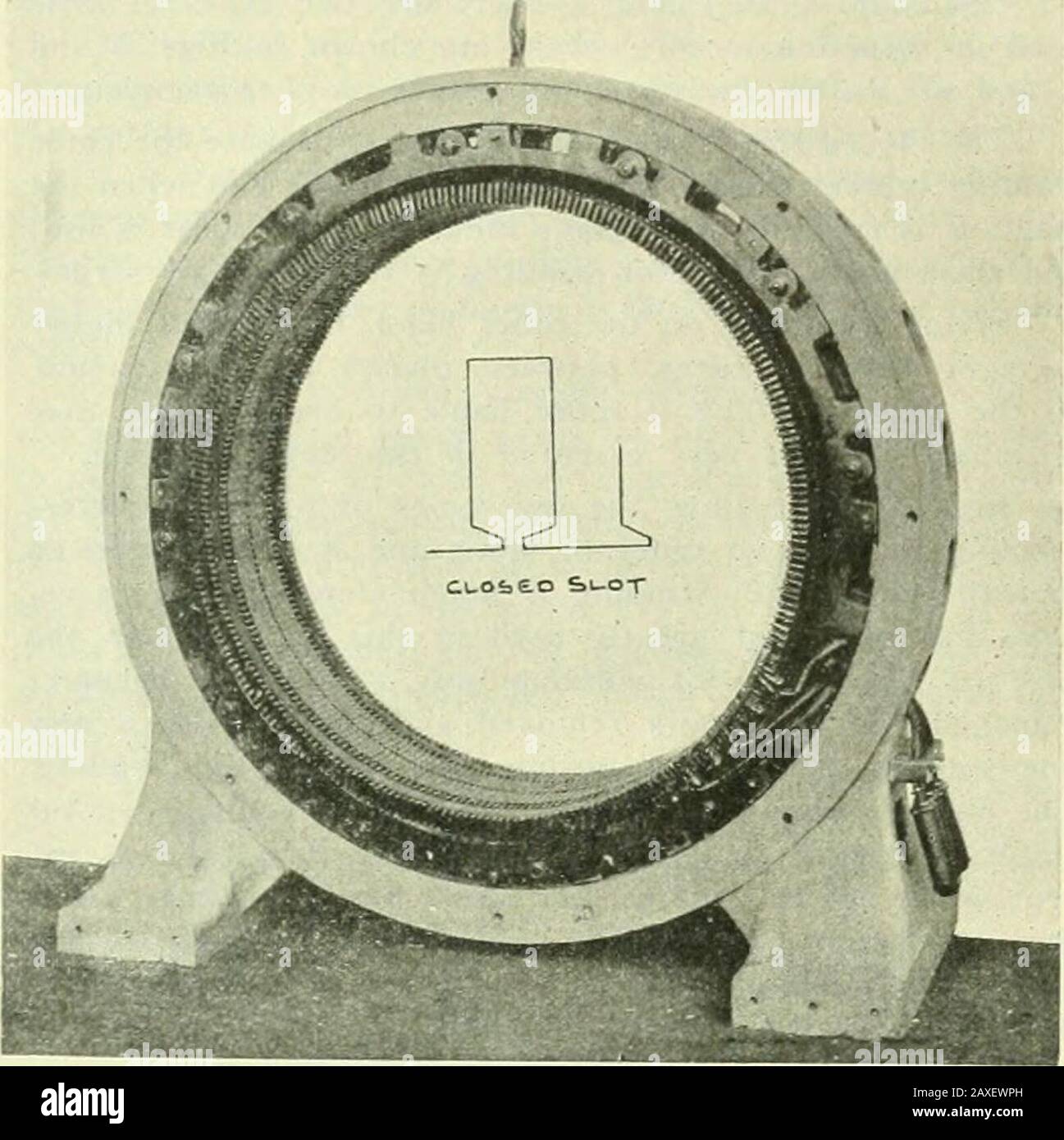 Nouvelles et ingénierie électriques . la production a rendu nécessaire l'utilisation de la construction de la fente fermée- I 0 o /6Q 100 50 II 9&gt; I f 1 - h // 11 / 1 / !/ X. y ^ 1 /oo soo % Fig. S tion parce qu'il est moins cher, .puisqu'il permet l'utilisation de la machine asmaller pour donner la même note et les mêmes caractéristiques.La longueur de .ir Gap.— L'un des points les plus faibles d'un moteur à induction est l'entrefer, qui est très petit.Théoriquement, plus l'entrefer est petit, mieux la caractéristique de la machine est grande. L'entrefer est donc fixé)y limites mécaniques, et est aussi petit que possible.Les valeurs utilisées dans p Banque D'Images