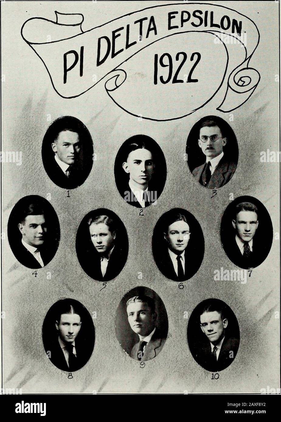 Le Kaldron . Guy Clement Bittner (7) Harold D. Leberman (14) George Booth (8) Thomas W. Mccreary, Jr. (15) Owen W. Cornell (9) Daniel Joseph Murphy (16) Hamblen C. Eaton (10) Maurice E. Russell (17) John A. Gibson, Jr. (11) Walter P. Swanson (18) James William Kamerer (12) William E., Jordan, Jr. Jr. (24) Nineteen Cent vingt-Trois Ralph D. Bacon (20) Charles E. Kinney (19) George Wilson Chapin (21) James Harrison Tate (25) George Byron Hafer (22) C. Howard Wills (26) T. Elliott G. Greenlund (23) Charles Robert Wimmer (27) Alpha Chi Sigma a été un facteur très puissant dans la construction l'envia Banque D'Images