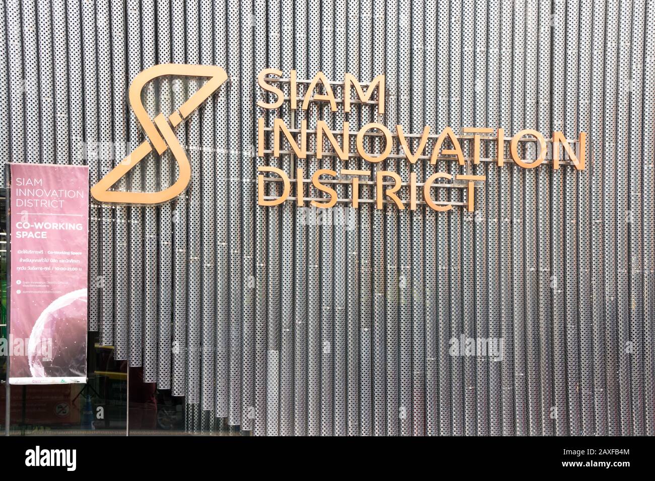 Bangkok, Thaïlande - 10 janvier 2020: Inscrivez-vous pour le Siam Innovation District. Le bâtiment est situé sur la place Siam Banque D'Images