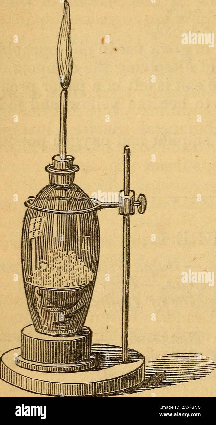 Un livre de texte sur chemistryFor l'utilisation des écoles et des collèges . antimo-ny donne un orange .pré-cipitate, arsenic un jaune, plomb un brun, manganesea chair-coloré. Il ternit l'argent, le métal passe à travers diverses nuances de jaune et d'orange à noir. Il est liquéfié par une pression de 17 atmosphériques à 50°, la densité spécifique étant de 0,9. Lorsqu'il est refroidi à 122°, il se solidifie en substance blanche. L'action de l'hydrogène sulfuré est illustrée par l'écriture sur une feuille de papier avec une solution d'acétatéde plomb. Les lettres sont invisibles jusqu'à ce que l'exj) soit osée à un cur-loyer du gaz, quand ils becom Banque D'Images