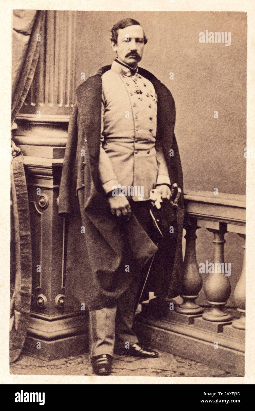 1860 CA, ITALIE : François V le dernier duc de Modène ( Francesco V d'Absburgo-Este DUCA DI MODENA ) ( 1819 – 1875 ), Archduke d'Autriche-Este, Prince Royal de Hongrie et de Bohême , était duc de Modène, Reggio , Et Mirandola , duc de Massa et prince de Carrara et Lunigiana de 1846 à 1875 . Il était le fils aîné de François IV de Modène et de la princesse Maria Beatrice de Savoie . En 1859, le duché de Modène fut envahi par le roi Victor Emanuel II de Sardaigne qui l'année suivante a incorporé Modène dans le nouveau royaume d'Italie. François s'est retiré en Autriche où il a vécu la plupart du reste de son Banque D'Images