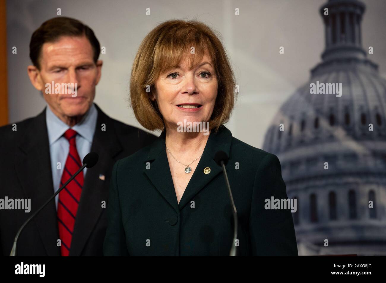 Washington, États-Unis. 11 février 2020. Le sénateur américain Tina Smith (D-MN) parle de la Loi sur l'économie propre de 2020 à Washington. Crédit: Sopa Images Limited/Alay Live News Banque D'Images