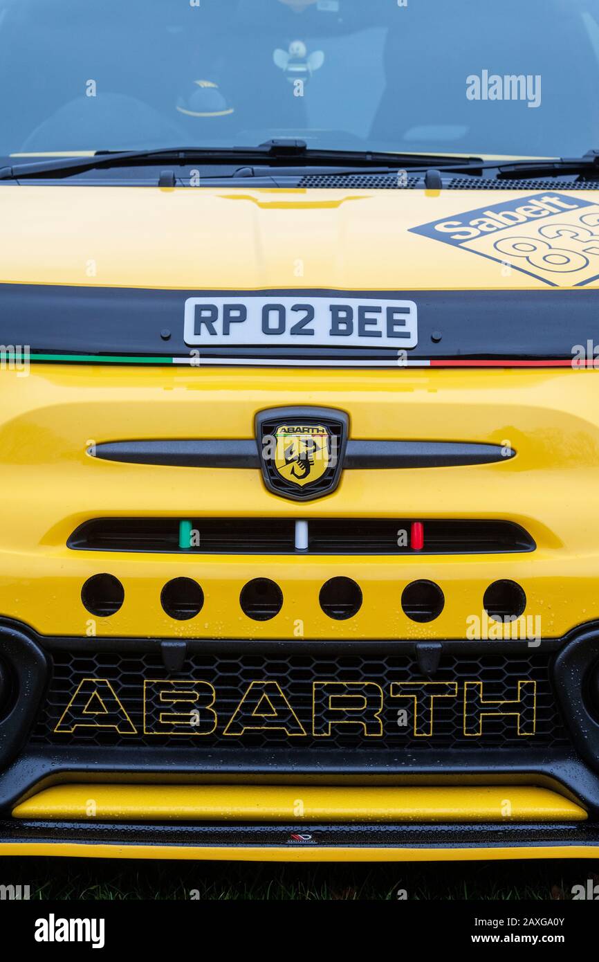 Abarth 595 Competizione sports Hatchback car détail au patrimoine Bicester dimanche de l'événement de brouille. Bicester, Oxfordshire, Angleterre Banque D'Images
