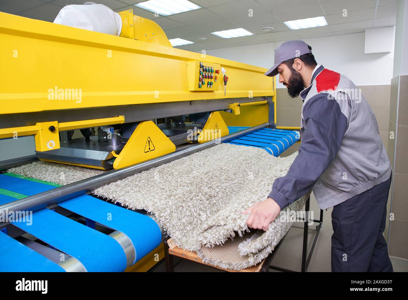 Buanderie dans le processus de travail sur machine automatique pour le  lavage de tapis en nettoyage à sec Photo Stock - Alamy