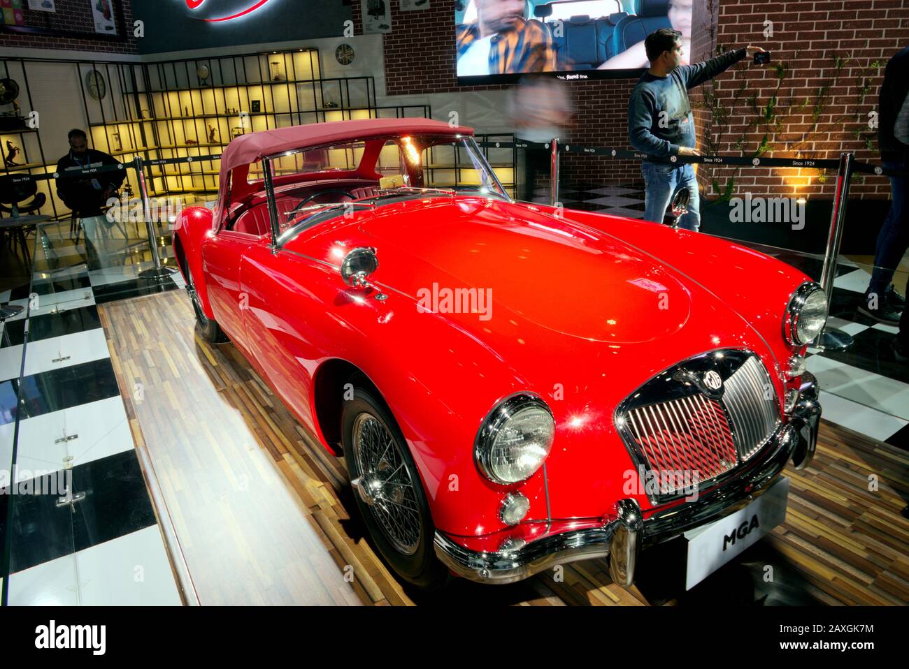 Greater NOIDA, INDE – 7 FÉVRIER 2020 : la voiture de sport millésime mg MGA est exposée à Auto Expo 2020 au Greater Noida en Inde. Banque D'Images