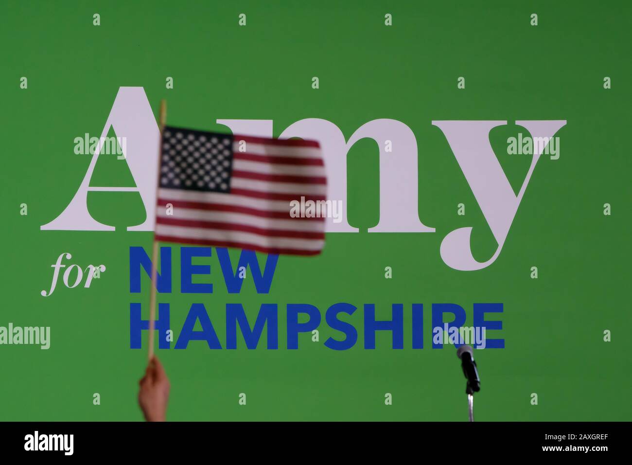 Concord, États-Unis. 11 février 2020. Les partisans de Klobuchar célèbrent en harmonie après la forte troisième place de Klobuchar dans le New Hampshire Primary. Crédit: Sopa Images Limited/Alay Live News Banque D'Images