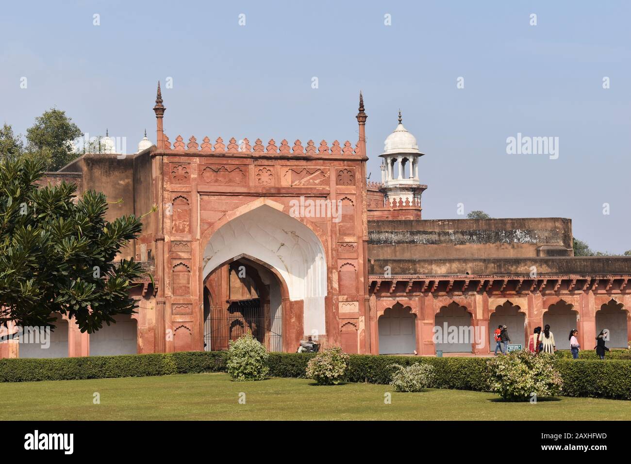 Agra, Uttar Pradesh, Inde, janvier 2020, Moti Masjid Mosque gate dans Agra fort, architecture de Mughal Banque D'Images