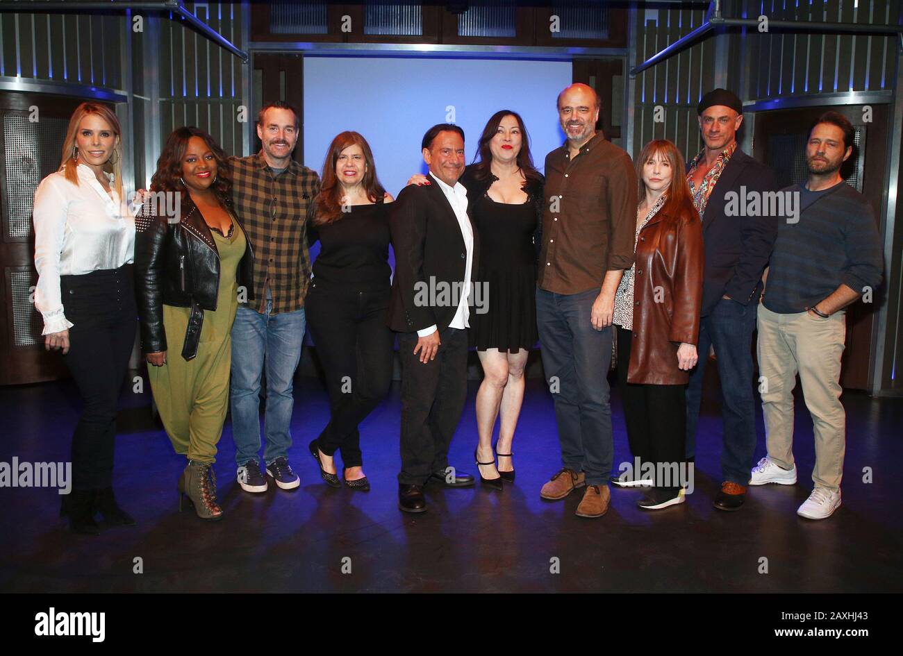 Los Angeles, Californie 11 février 2020. Cheryl Hines, Sherri Shepherd, Welle Forte, Eugene Pack, Jennifer Tilly, Scott Adsit, Laraine Newman, Christopher Meloni, Jason Priestley, Dayle Reyfel, Au Théâtre Groundlings De La Hosts 'Celebrity Autobiography' Au Théâtre Groundlings De Los Angeles, Californie, Le 11 Février 2020. Crédit: Faye Sadou/Media Punch/Alay Live News Banque D'Images