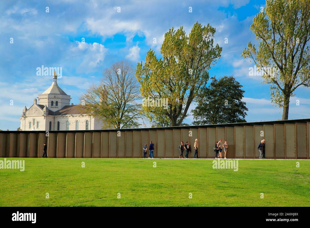 Ablain-Saint-Nazaire (nord de la France) : l'Anneau de la mémoire à notre-Dame de Lorette Nécropole, également connue sous le nom d'Ablain-sain Banque D'Images