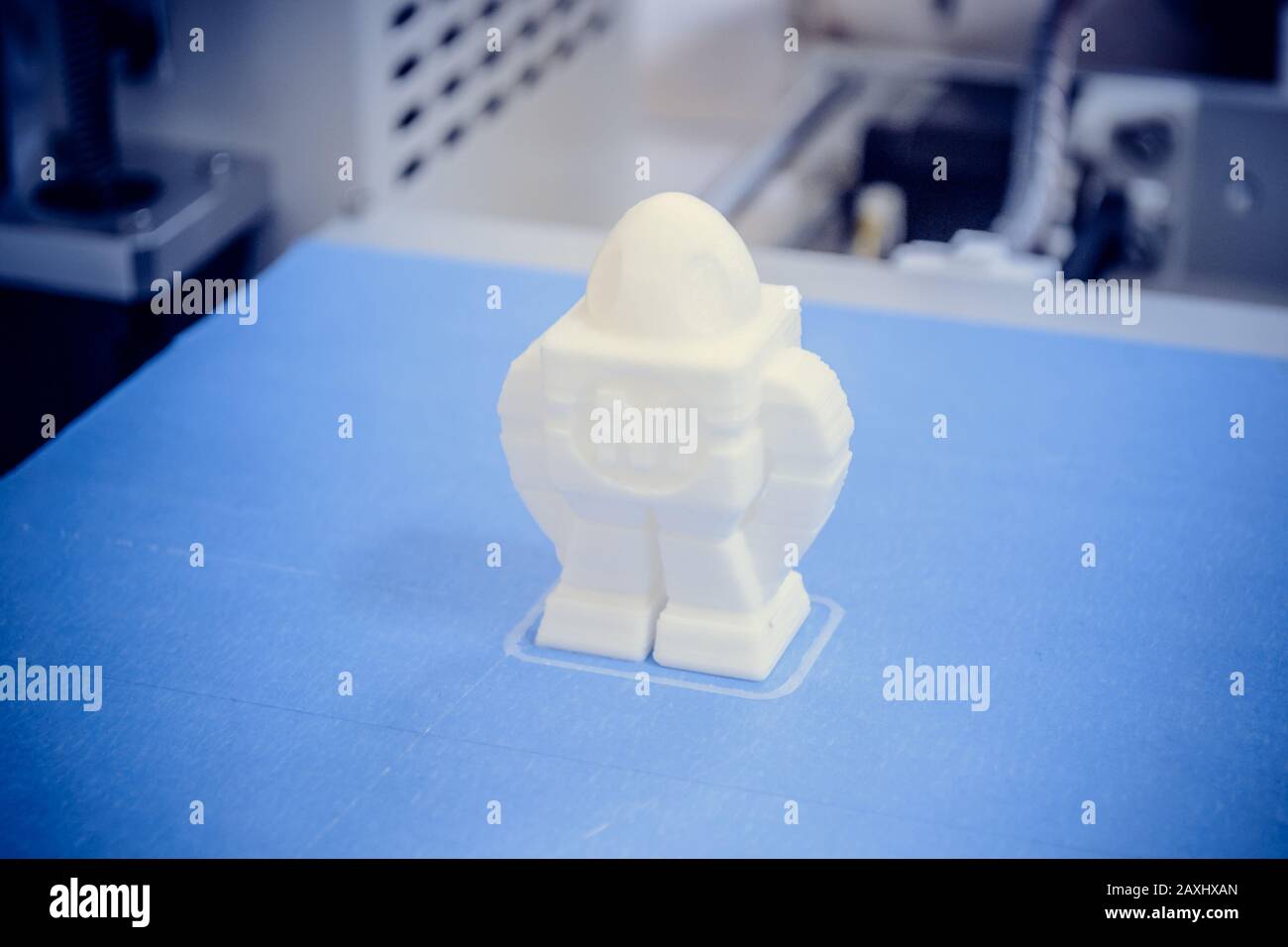 Le processus de travail de l'imprimante 3D et de création d'un objet tridimensionnel. Technologie moderne progressive des additifs. révolution industrielle de 4 hts. Banque D'Images