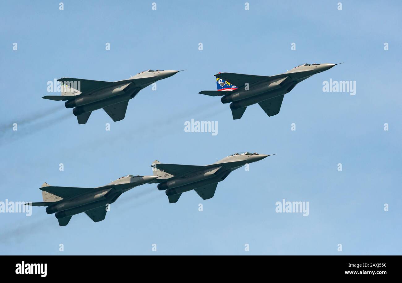 RAC MIG-29 N Fulcrum de l'équipe d'exposition Smokey Bandits de la Royal Malaysia Air Force (CGRR), qui se présente à LIMA 2013 sur l'île Langkawi, en Malaisie. Banque D'Images