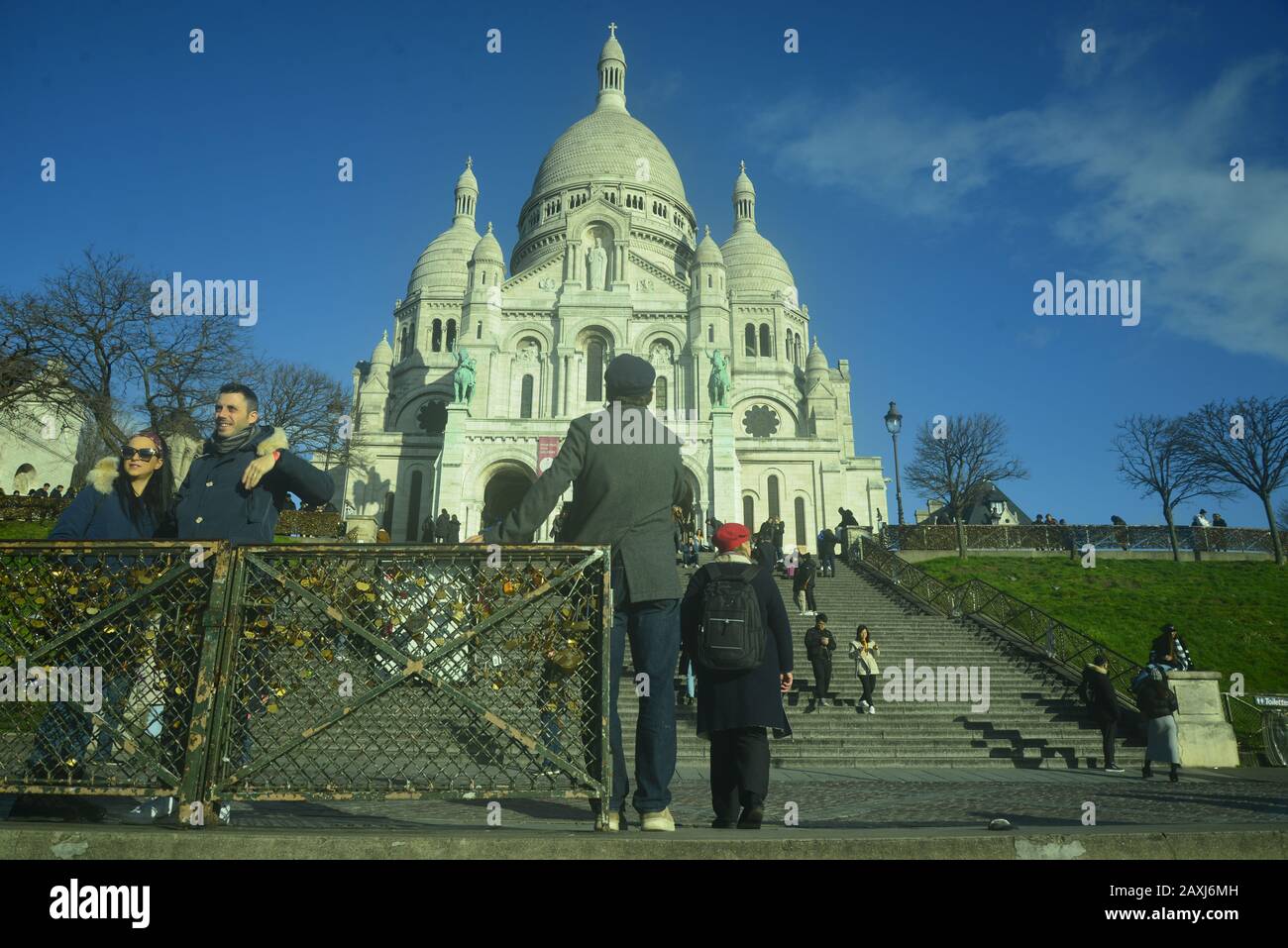 Le Sacré coeur sous un ciel bleu à Paris, pasakdek Banque D'Images