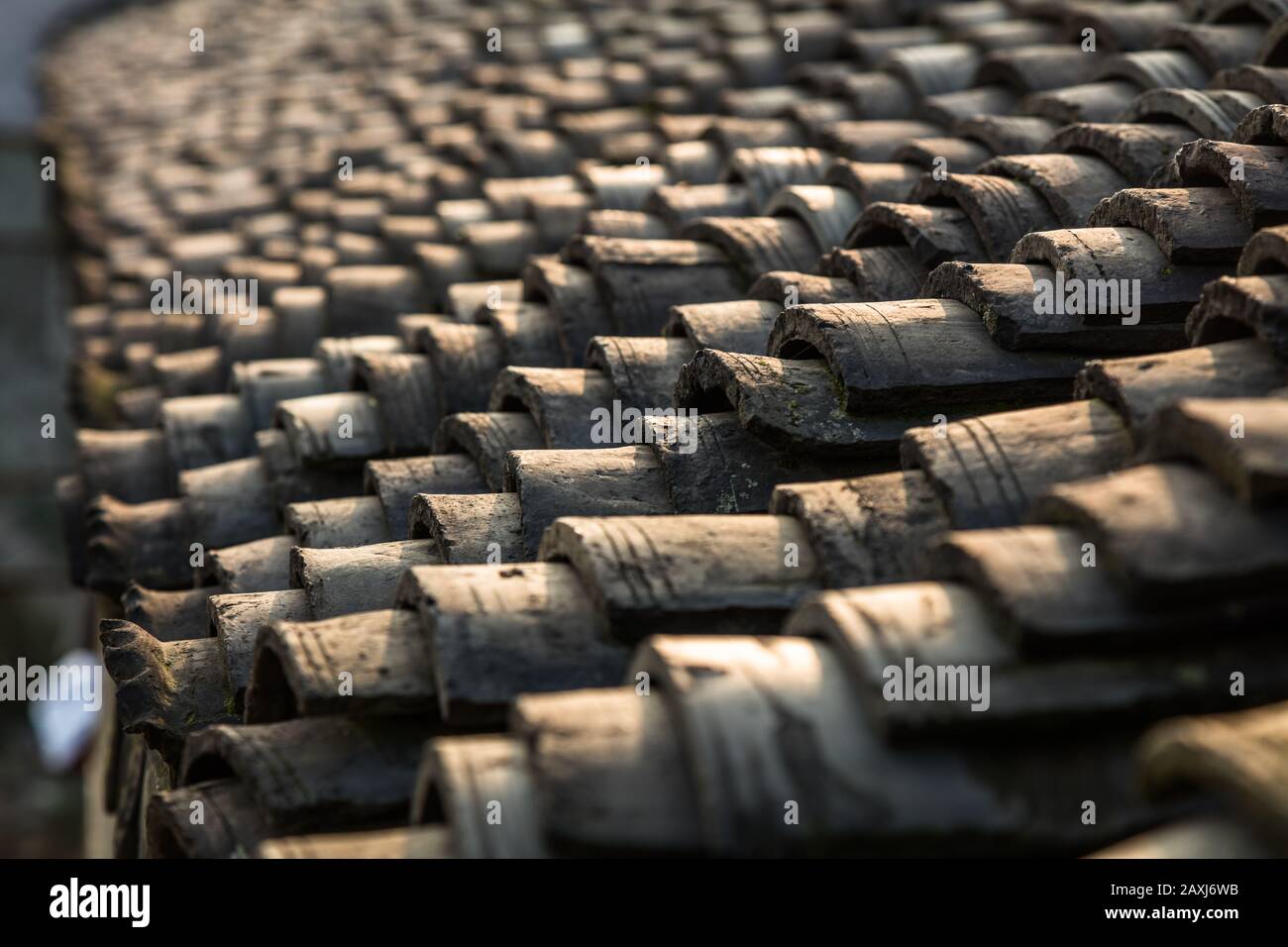 Tuiles en céramique traditionnelles dans la ville historique de Tong-Li dans la région de Suzhou en Chine Banque D'Images