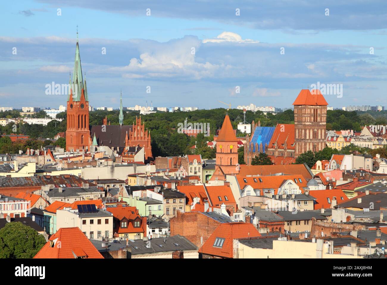 Pologne - Torun, ville divisée par la rivière Vistule entre occidentale et Kuyavia régions. Vieille ville skyline - vue aérienne de l'hôtel de ville tour. La cité médiévale Banque D'Images