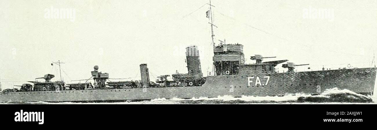 Bateaux de la Royal Navy. ebank), VOLONTAIRE (Denny), WANDERER (Fairfield), WHITEHALL (Swan Hunter), terminé à Chatham Dockyard, WREN(Yarrow) complété à Pembroke Dockyard, qui sont fonned comme l'Amirauté W s et ont les canons A.A. à abattre le deuxième entonnoir. Dimensions.—312 x 29 x 11 pieds (moyenne) = 1 325 tonnes de cylindrée nominale et 1 500 tonnes de cylindrée à pleine charge. Armement.—Quatre pompons de 4,7 pouces ; deux pompons à 2 volets ; une machine et quatre canons de Lewis. Six tubes de 21 pouces dans deux fixations triples. Machines.—Comme dans la précédente classe W. Apparence.—Différences comme indiqué ci-dessus. Thornycroft Type W Amélioré (2 boa Banque D'Images