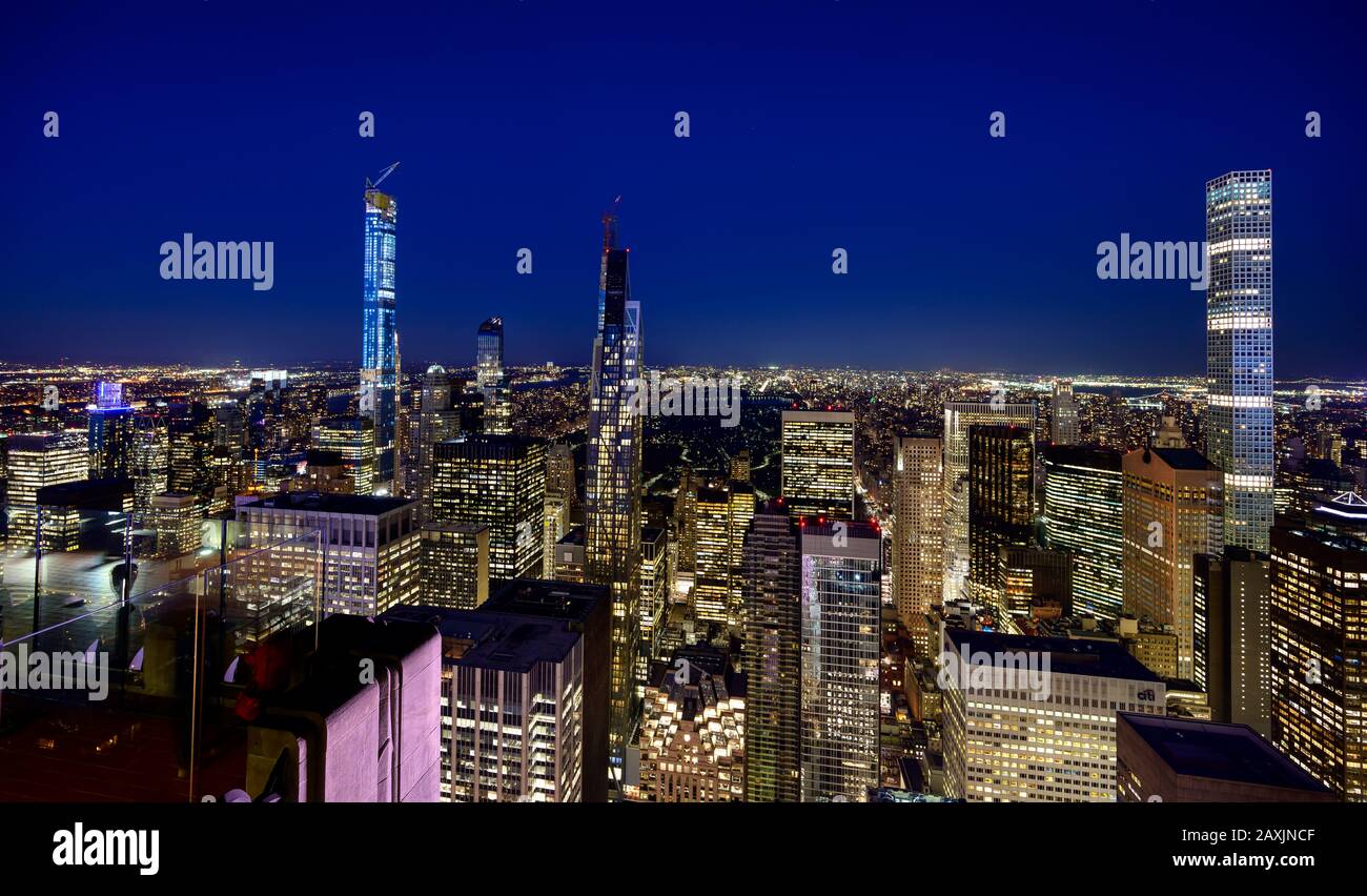 New YORK CITY, NY - FÉVRIER, 03: Vue panoramique incroyable de la ville de New York et gratte-ciel au coucher du soleil le 03 février 2020 à New York City. Banque D'Images