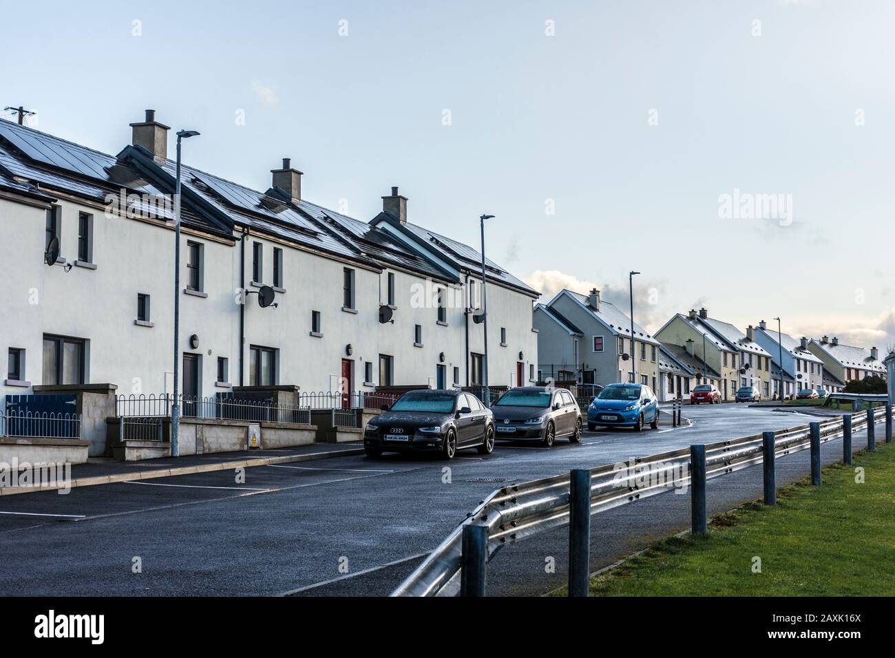 Ardara, Comté De Donegal, Irlande. Logement social dans le village rural et côtier. Banque D'Images