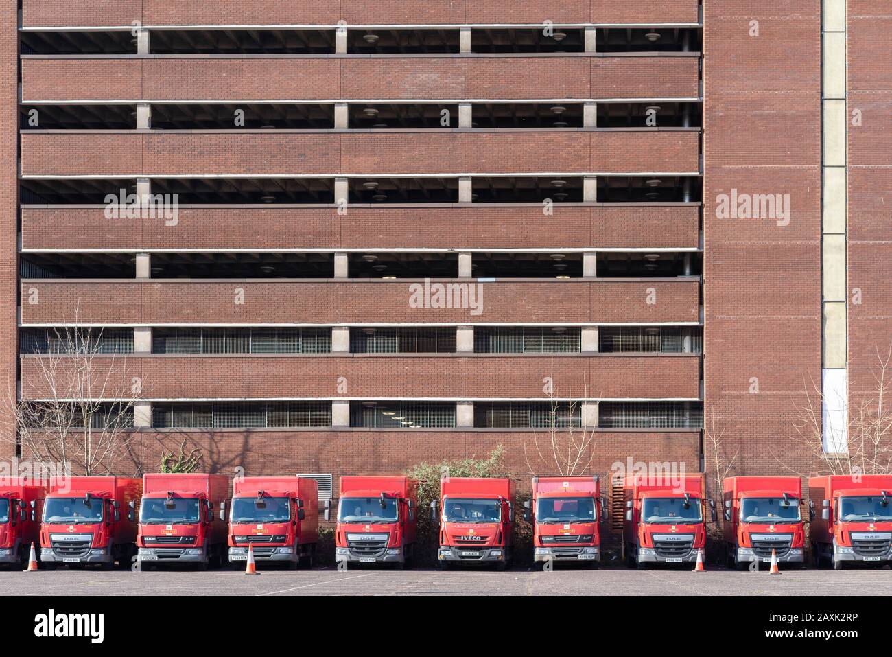 Rangée de camions DAF Royal Mail. Ipswich, East Anglia, Royaume-Uni Banque D'Images