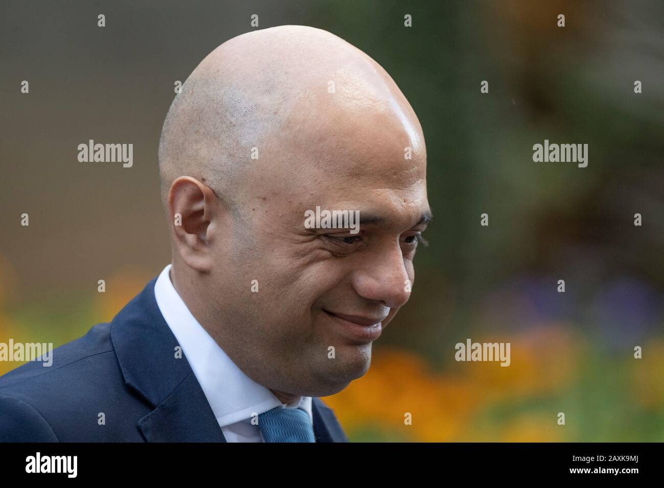 11 Downing Street, Londres, Royaume-Uni. 12 février 2020. Sajid Javid, Chancelier de l'Échiquier, quitte 11 Downing Street minutes avant que le PM ne quitte le N°10 pour assister aux questions hebdomadaires des premiers ministres au Parlement. Le 13 février (jour suivant la capture de la photo), Sajid Javid démissionne en tant que chancelière lors d'un Remaniement du Cabinet. Crédit: Malcolm Park/Alay. Banque D'Images