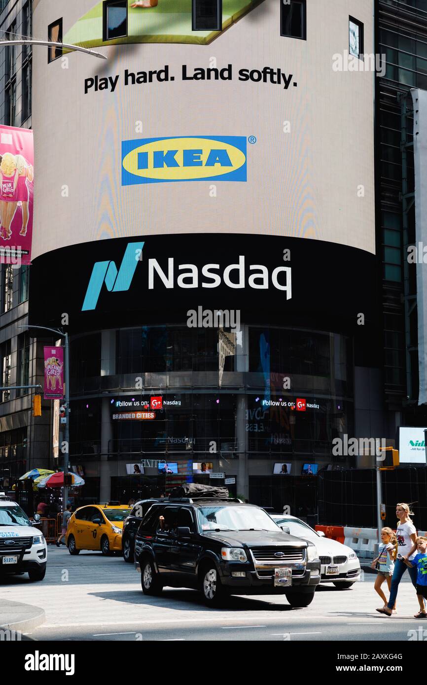 Centre de négociation des actions NASDAQ sur Times Square, New York Banque D'Images Centre de négociation des actions NASDAQ sur Times Square, New York Banque D'Images