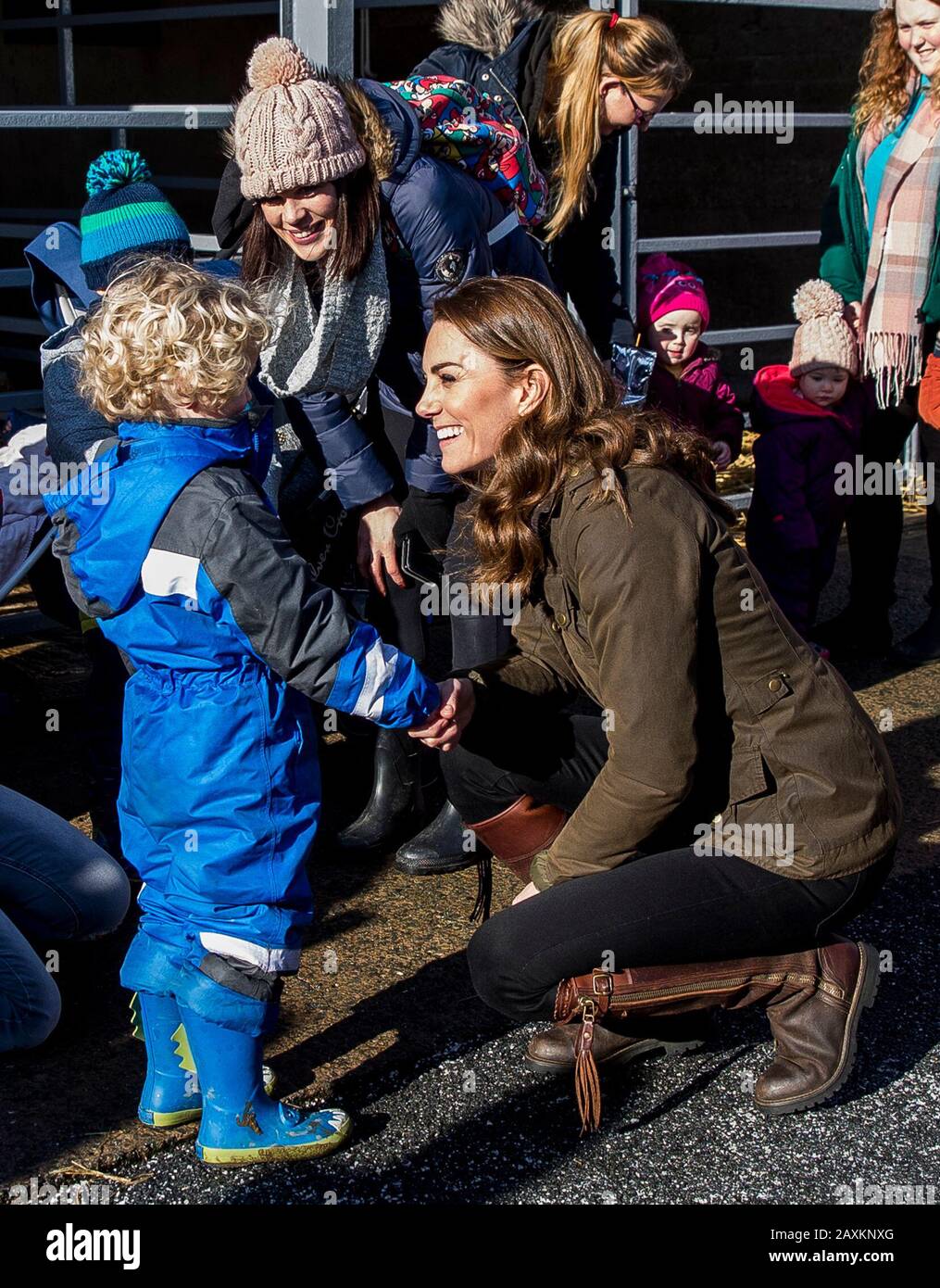 La duchesse de Cambridge a rencontré des enfants locaux à la ferme ouverte Ark, à Newtownards, près de Belfast, où elle rencontre des parents et des grands-parents pour discuter de leur expérience de la collecte de jeunes enfants pour son enquête sur la petite enfance. Banque D'Images