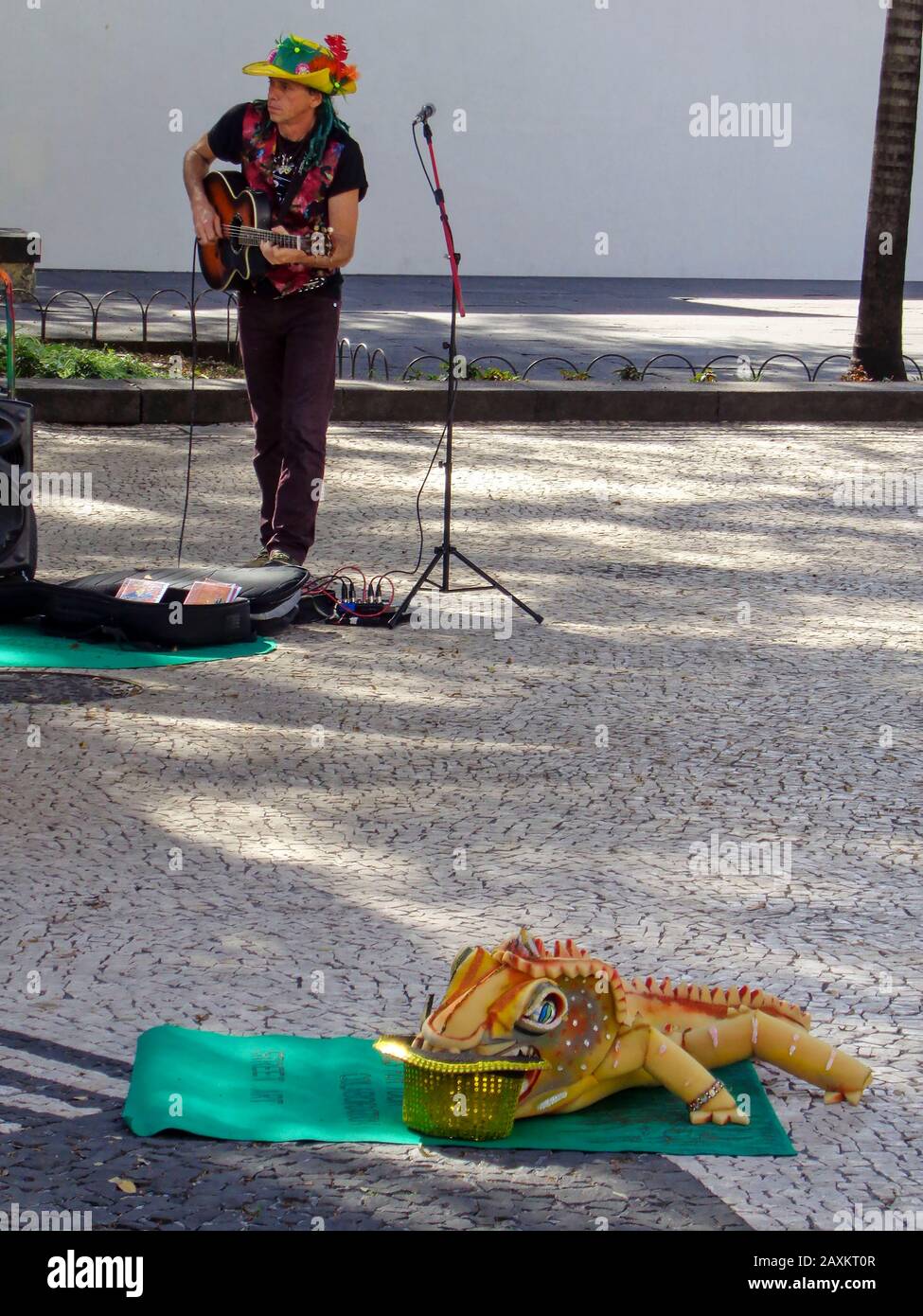 Artistes de rue dans la vieille ville de Funchal, Madère, Portugal, Union européenne Banque D'Images