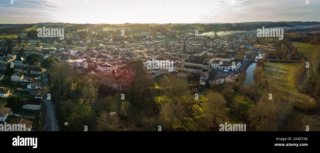 FRANCE, DORDOGNE, EYMET, VUE AÉRIENNE DE BASTIDE Banque D'Images