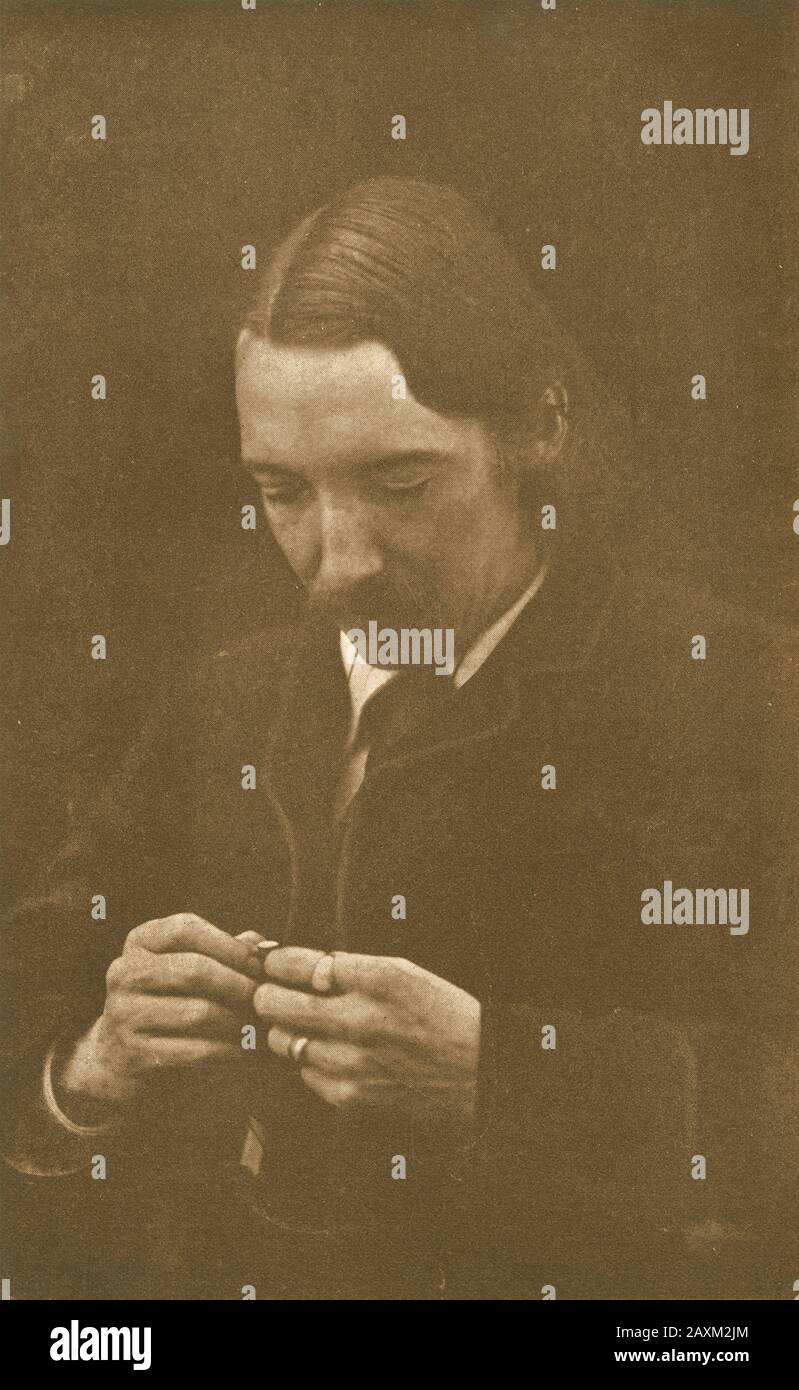 Vers 1890 photo de Robert Louis Stevenson (1850-1894) imprimée en 1911. Stevenson était romancier écossais et écrivain de voyage, le plus noté pour Treasure Island, Enlevé, Étrange cas du Dr Jekyll et de M. Hyde, et un jardin de Versets pour enfants. Banque D'Images