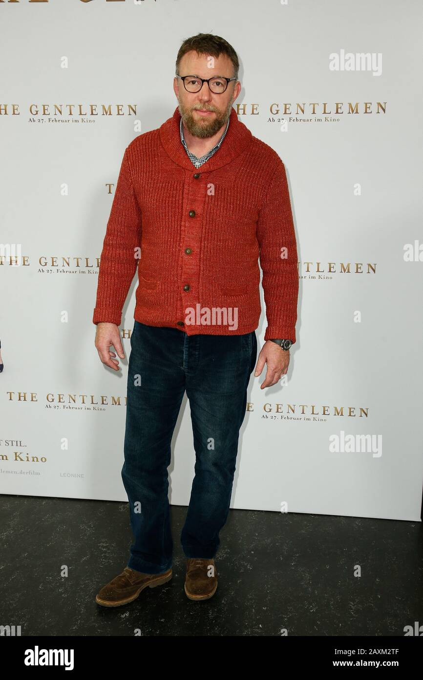 Berlin, Allemagne. 11 février 2020. Guy Ritchie vient à la photo du film "les Messieurs" au cinéma Zoo Palast. Crédit: Gerald Matzka/dpa-Zentralbild/ZB/dpa/Alay Live News Banque D'Images