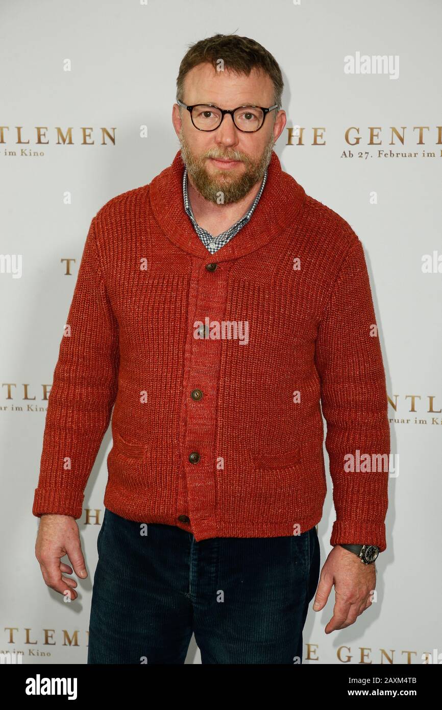 Berlin, Allemagne. 11 février 2020. Guy Ritchie vient à la photo du film "les Messieurs" au cinéma Zoo Palast. Crédit: Gerald Matzka/dpa-Zentralbild/ZB/dpa/Alay Live News Banque D'Images