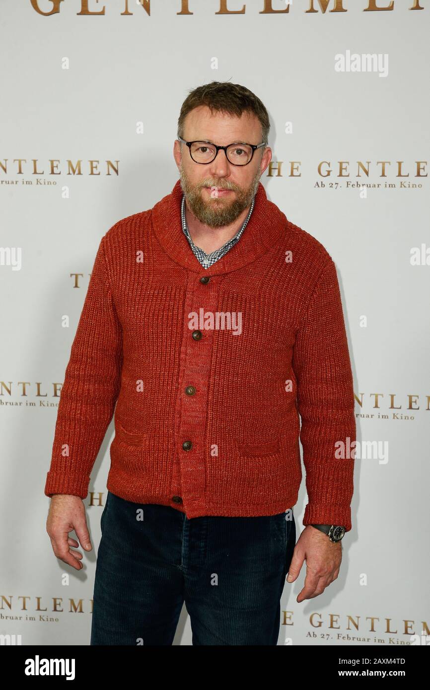Berlin, Allemagne. 11 février 2020. Guy Ritchie vient à la photo du film "les Messieurs" au cinéma Zoo Palast. Crédit: Gerald Matzka/dpa-Zentralbild/ZB/dpa/Alay Live News Banque D'Images