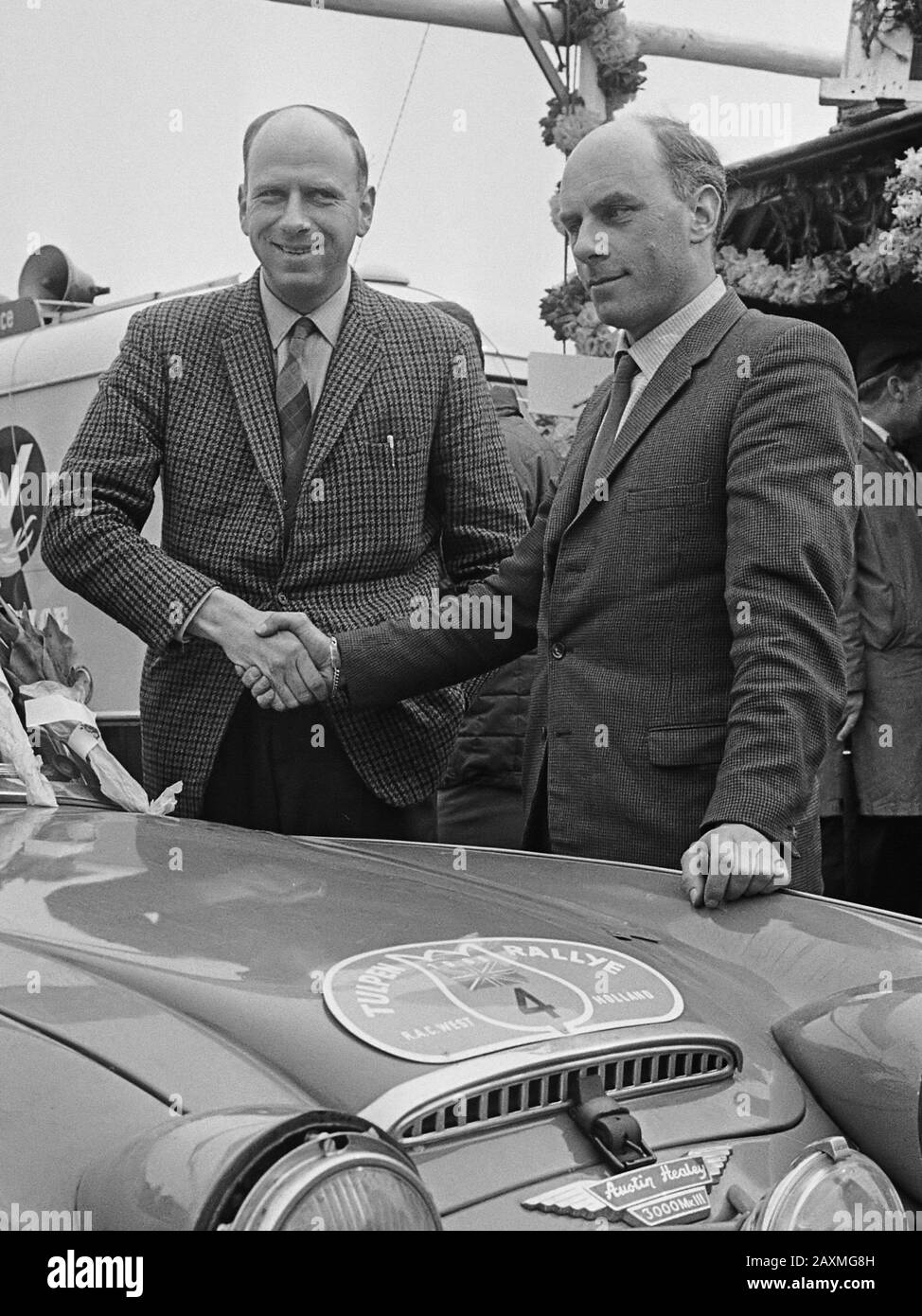 Tulpenrallye 1965, l'équipe anglaise des frères Don (à gauche) et Erle Morley est arrivée en premier lieu le 28 avril 1965 Banque D'Images