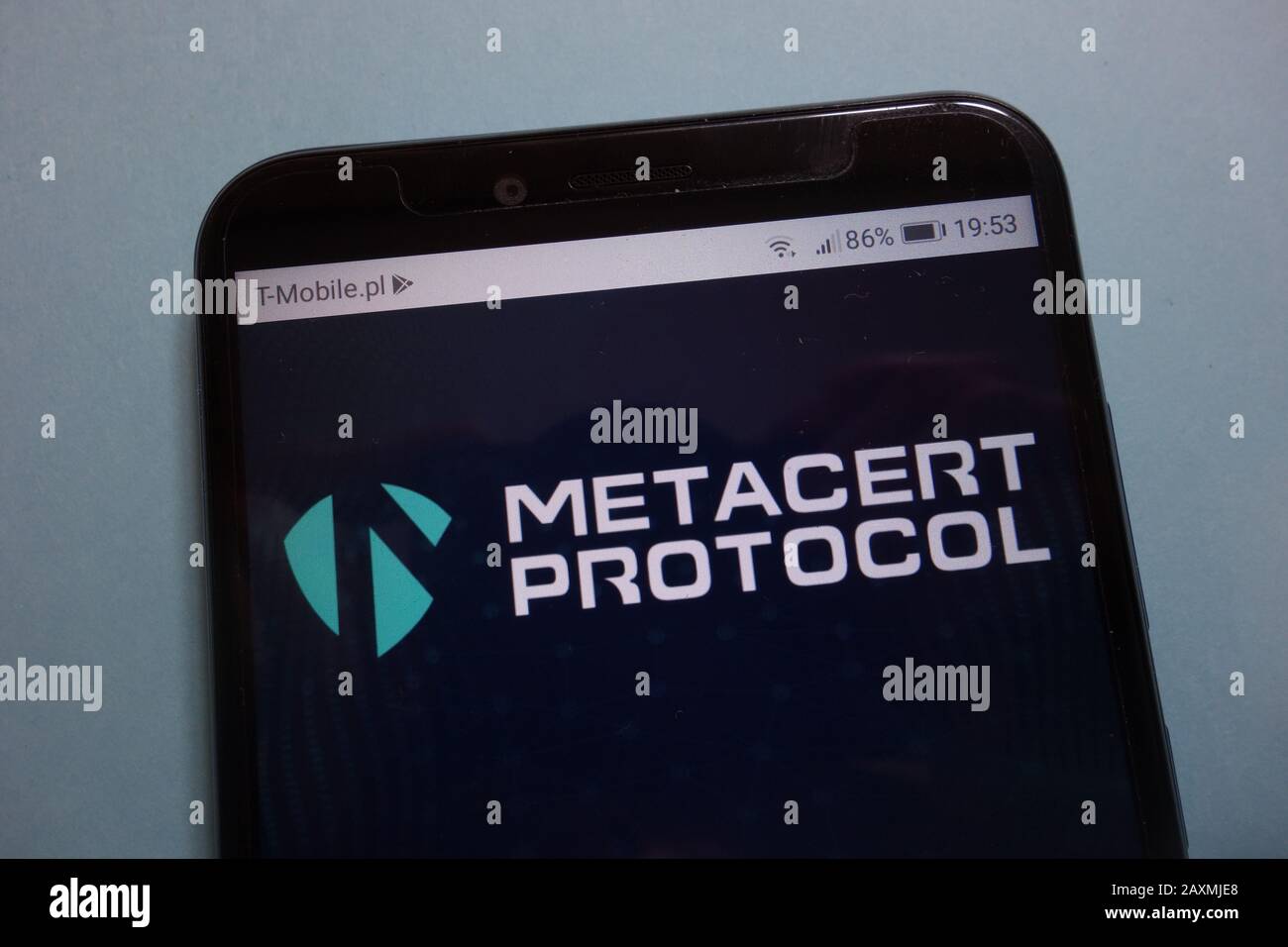 Logo de crypto-monnaie MetaCert Protocol (META) sur smartphone Banque D'Images