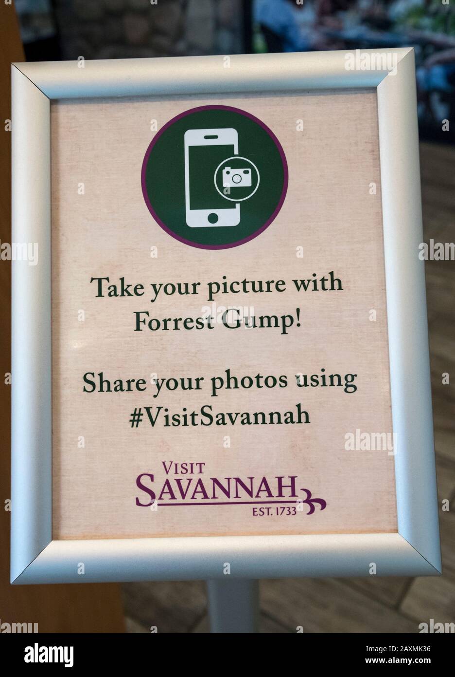 La station de bienvenue de Géorgie présente une statue grandeur nature de Forrest Gump pour les voyageurs. Banque D'Images