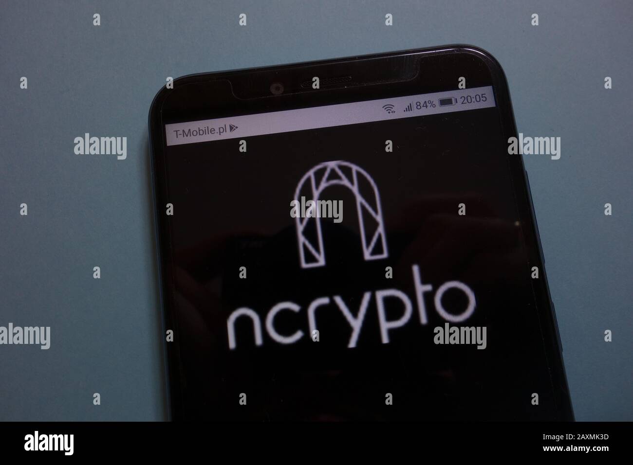 Logo de crypto NCrypto (NCR) sur smartphone Banque D'Images