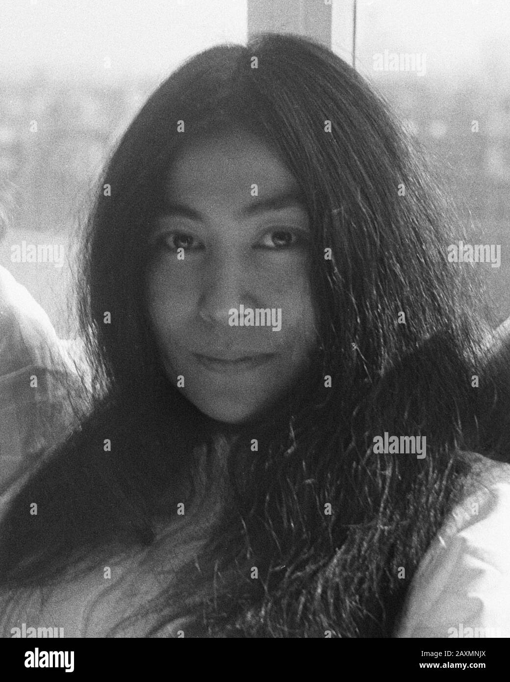 Collection / Archive: Photo Collection Annefo Report / Series: John Lennon et sa femme Yoko Ono lors de leur lune de miel à Amsterdam ont tenu une conférence de presse au lit à Hilton, John Lennon et Yoko Ono Date: 25 mars 1969 lieu: Amsterdam, Hollande-Nord mots clés: Couples, hôtels, musiciens, conférences de presse, chanteurs Nom De La Personne: Lennon, John Ono, Yoko Banque D'Images