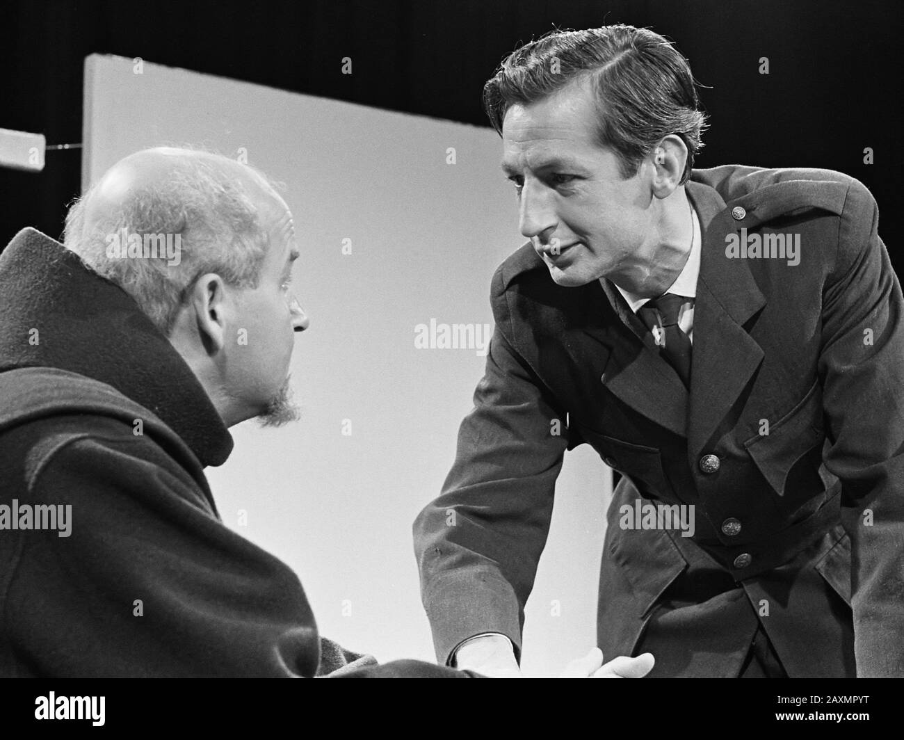 Scène de Sun sur Hiroshima, que NCRV sera diffusé le 30 septembre; Peter Holland et Robert West, Eric van Ingen comme Clive McLeigh le 26 septembre 1962 Banque D'Images