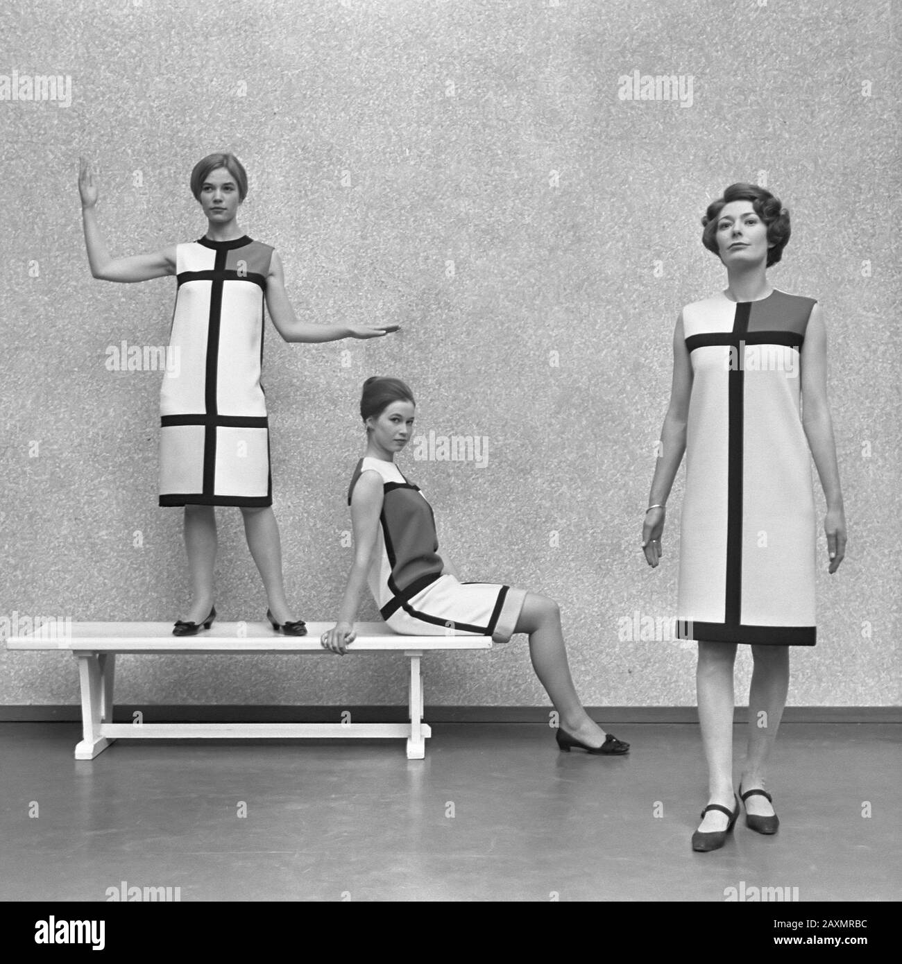 Page De Patron De Poupée Françoise - Magazine Modes Et Travaux Novembre 1967