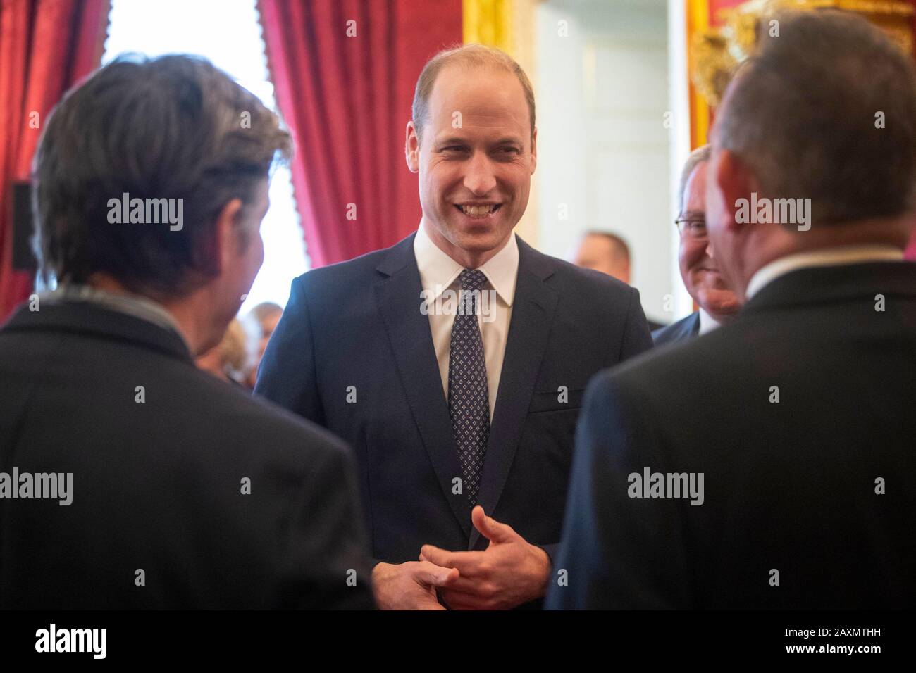 Le duc de Cambridge s'entretient avec des invités lors d'une réception du Metropolitan and City police Orphans Fund à St James's Palace, Londres, pour marquer le 150ème anniversaire du Fonds. Photo PA. Date De L'Image: Mercredi 12 Février 2020. Voir l'histoire de PA ROYAL William. Crédit photo devrait lire: Victoria Jones/PA Wire Banque D'Images