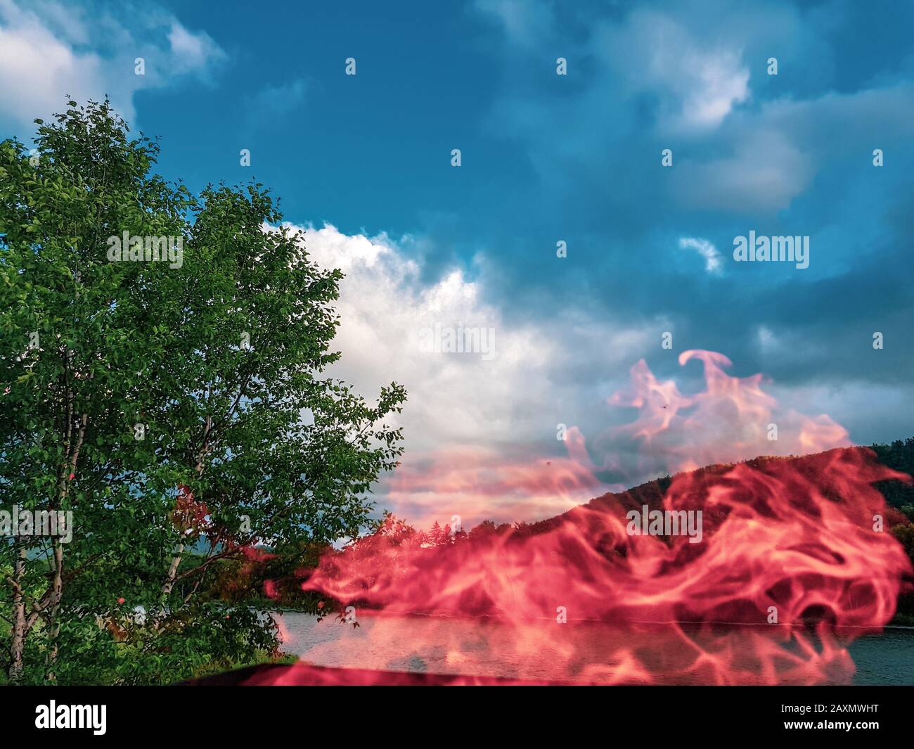 Feu, eau, ciel et terre sur une seule photo Banque D'Images