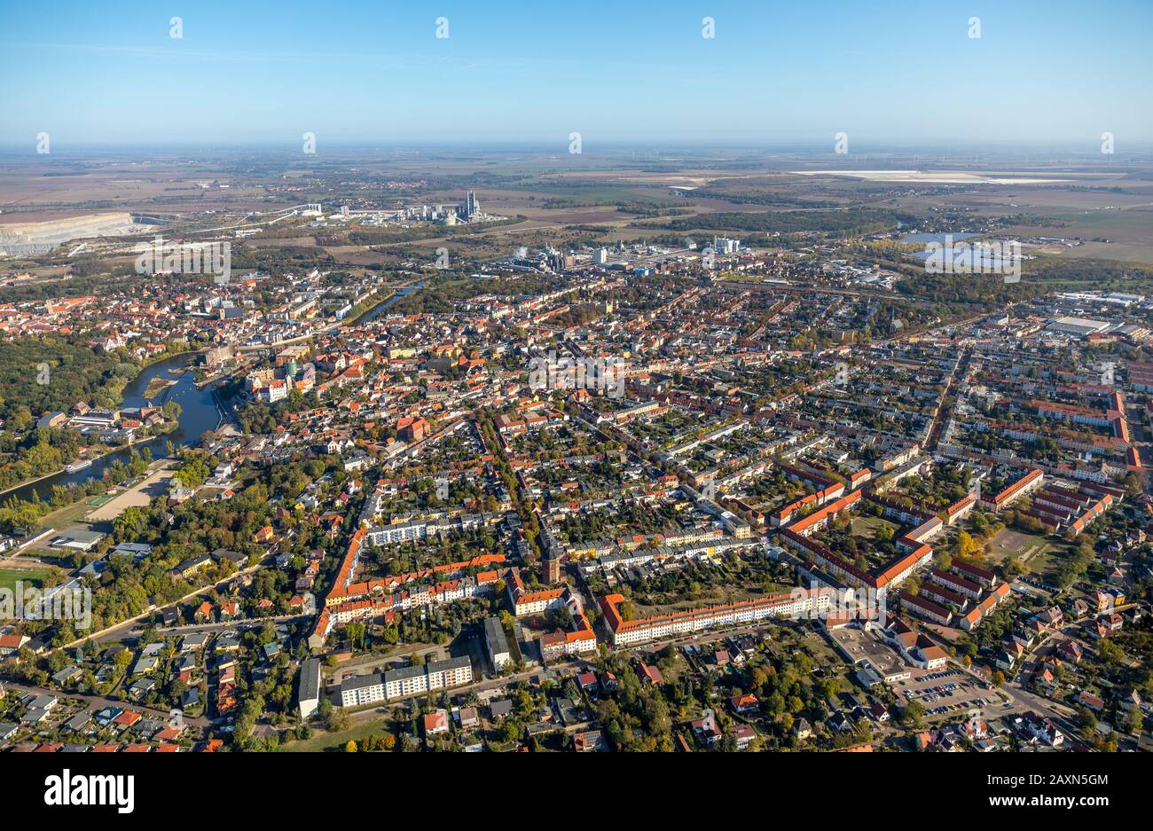 Photo aérienne, vue d'ensemble du musée du château de Bernburg, rue Schloss, rive orientale de Saale, Bernburg, cercle de Paderborn, Saxe-Anhalt, Allemagne, Europe, Banque D'Images