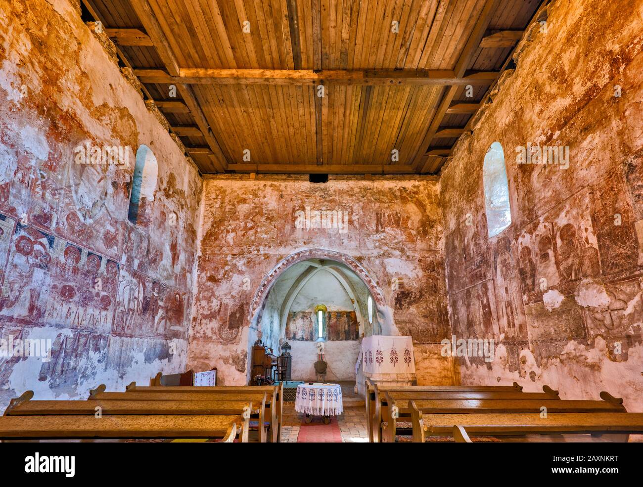 Fresques à l'église réformée calviniste hongroise, ancienne orthodoxe, 13th cent, style roman, village de Santamaria-Orlea, Transylvanie, Roumanie Banque D'Images