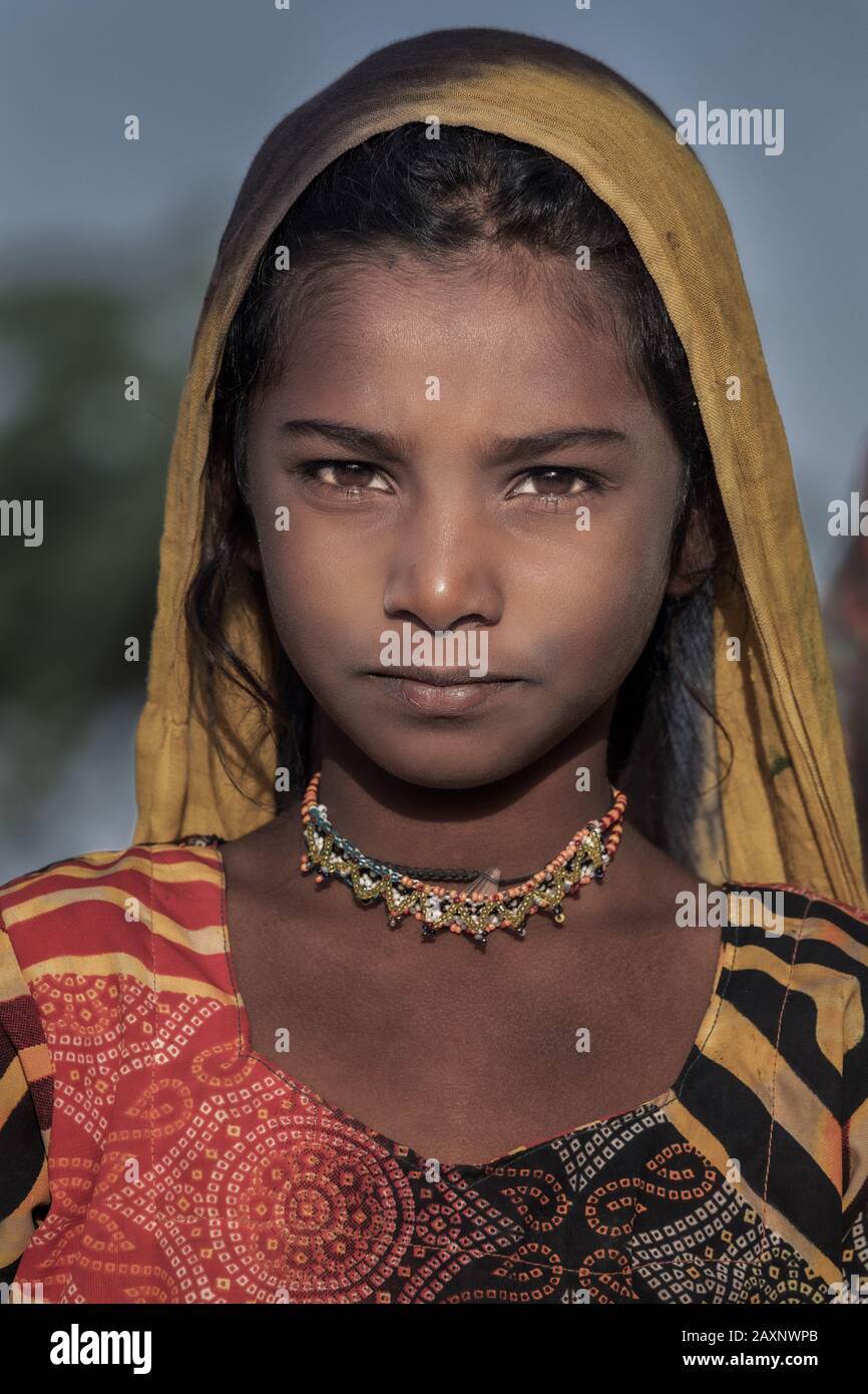 Portrait d'une jeune Indienne, désert de Thar, Rajasthan, Inde Banque D'Images