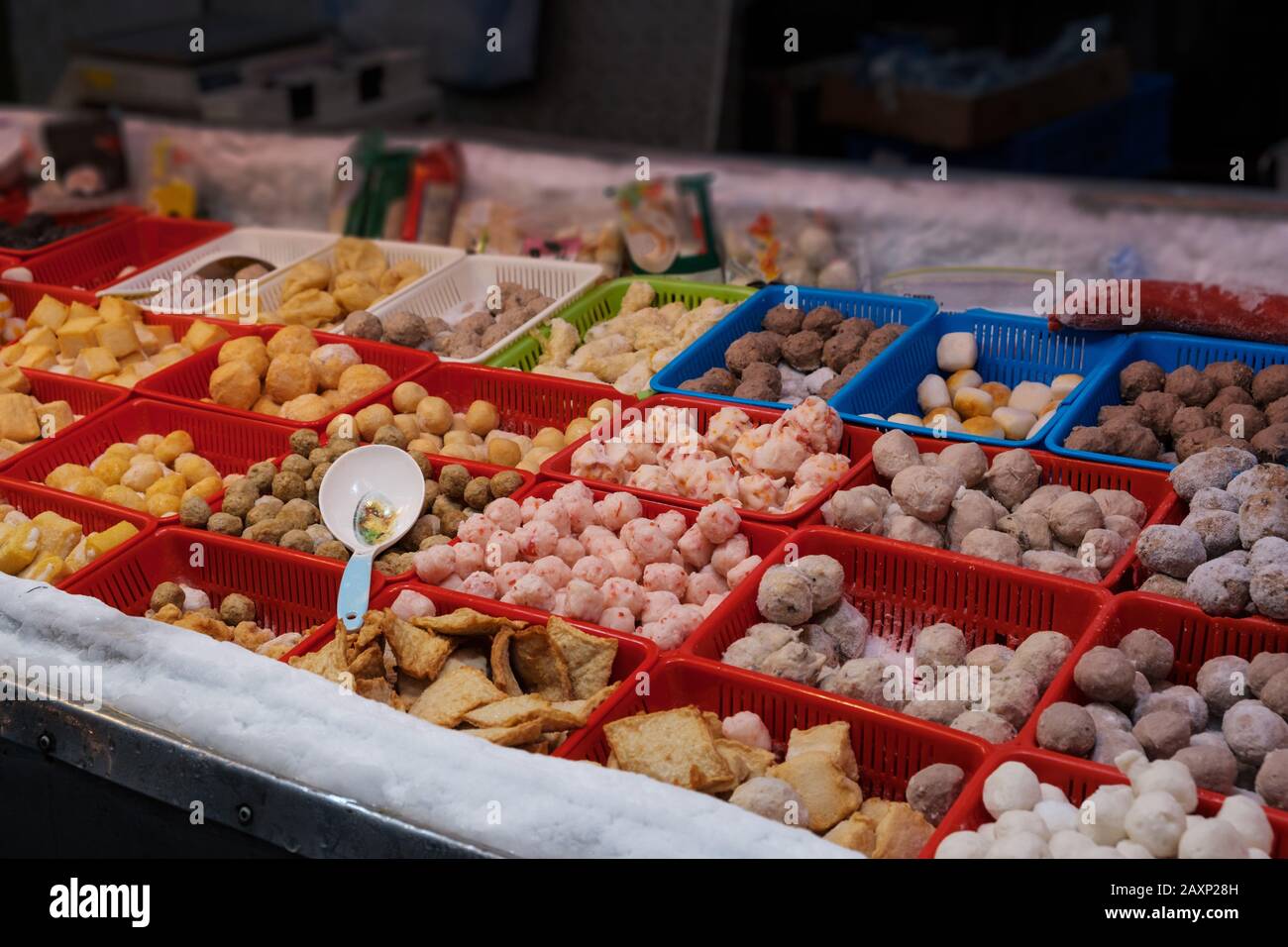 Cuisine chinoise de rue sur le marché alimentaire asiatique - Banque D'Images