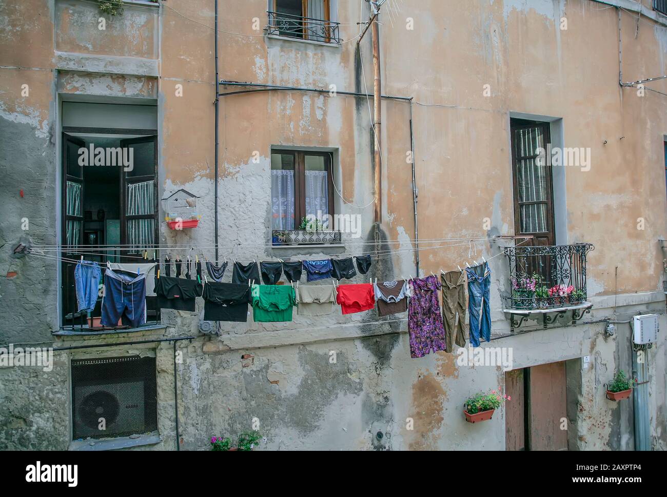 Extérieur de la maison de séchage des vêtements, Cagliari, Sardaigne, Italie Banque D'Images