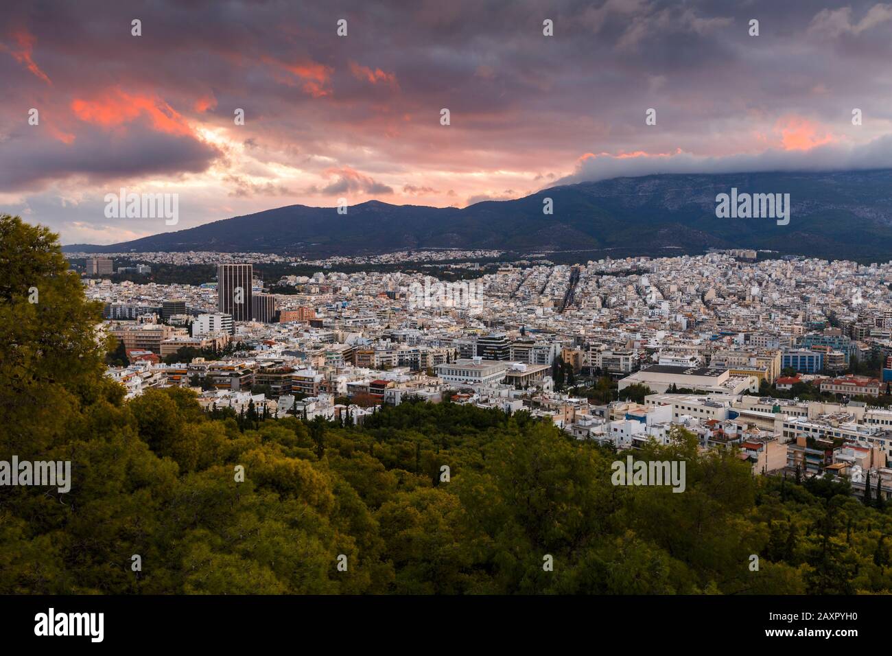 Vue d'Athènes depuis la colline du Lycabette, au lever du soleil, la Grèce. Banque D'Images