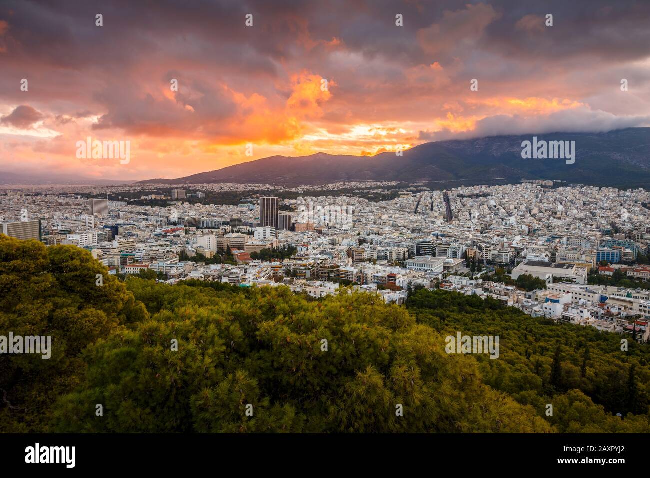 Vue d'Athènes depuis la colline du Lycabette, au lever du soleil, la Grèce. Banque D'Images